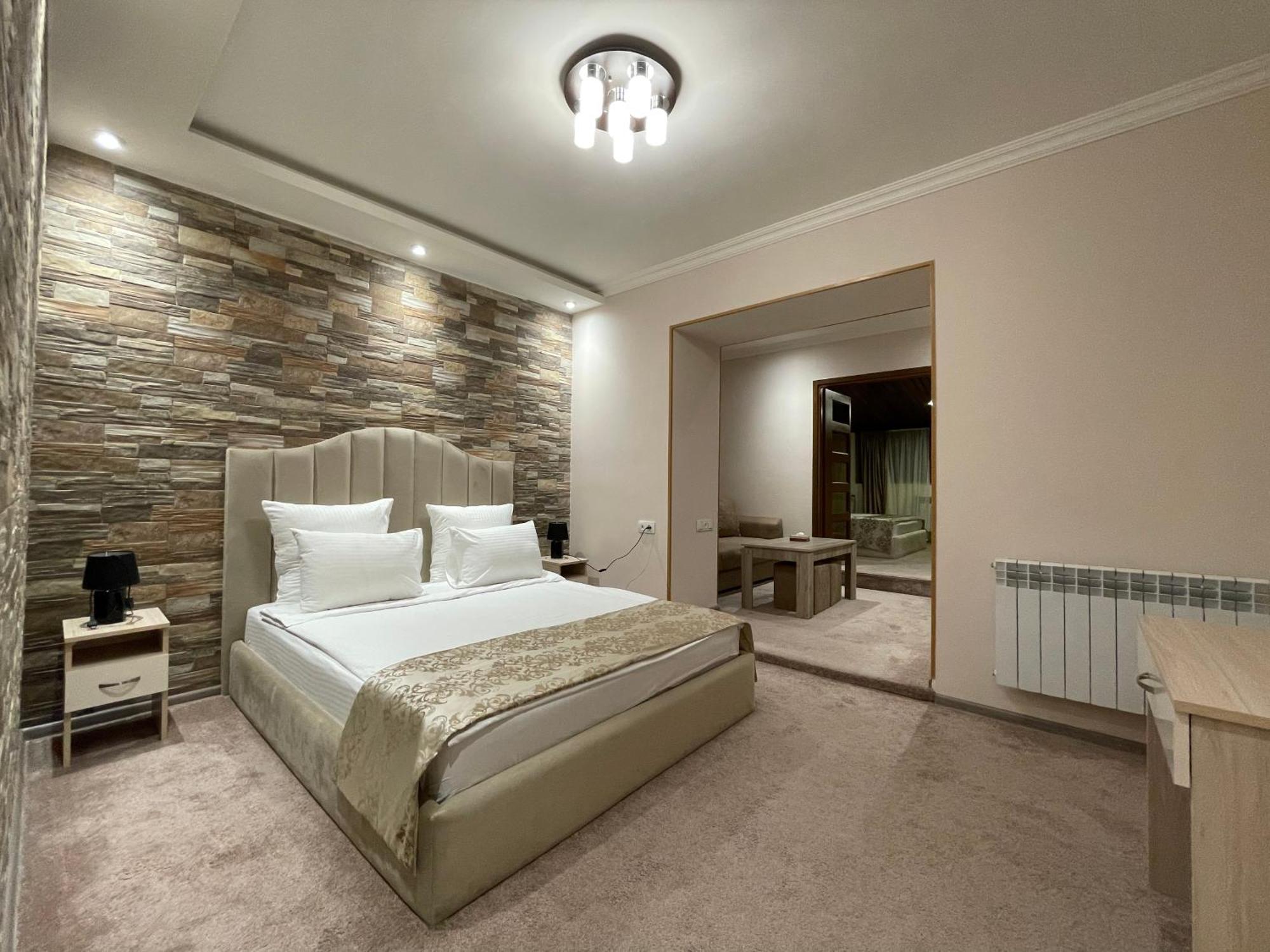Delin Hotel And Tours Yerevan Exterior foto