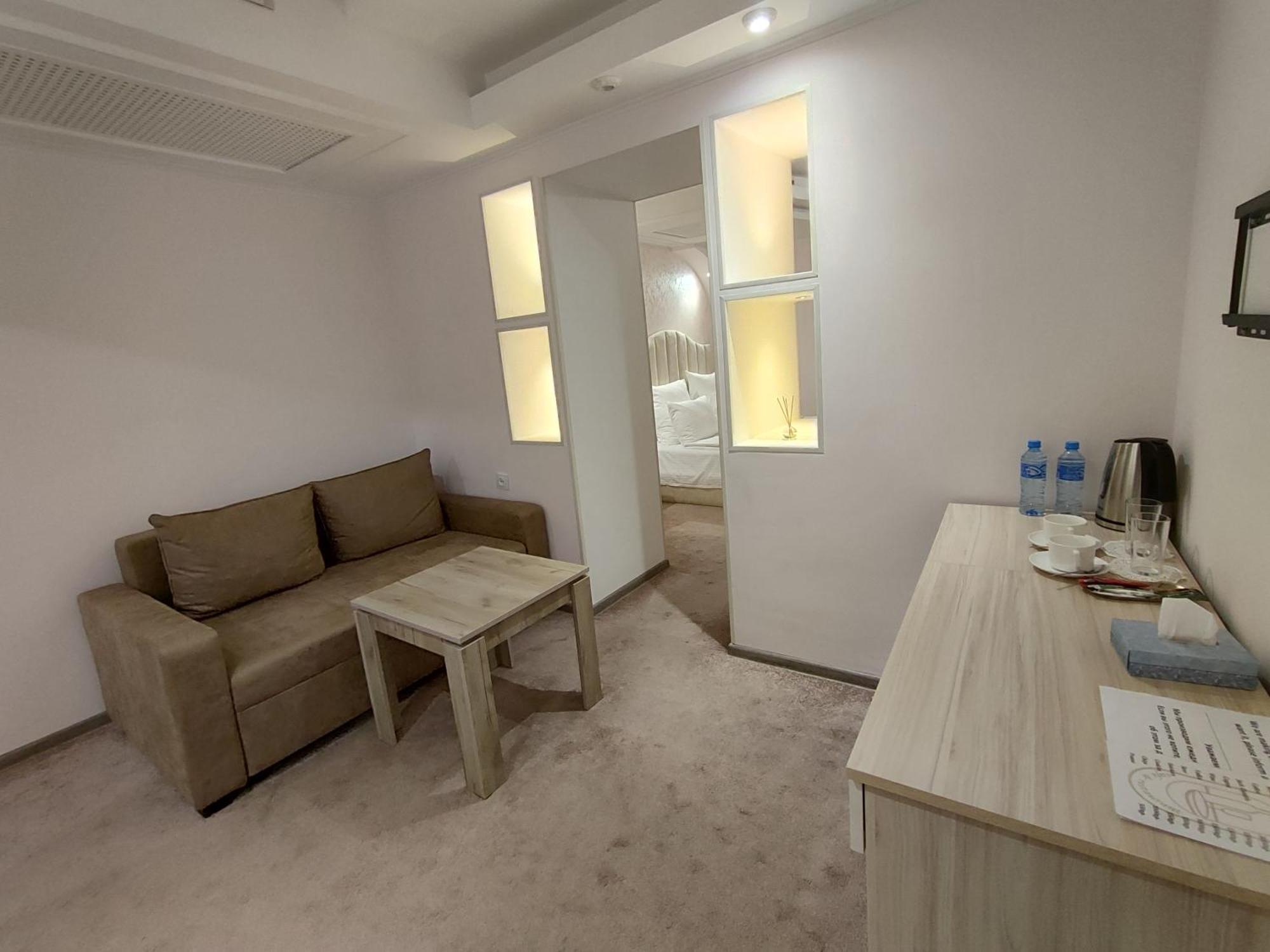 Delin Hotel And Tours Yerevan Exterior foto